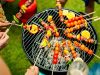 Záhradný gril na drevené uhlie Grill Master s vekom - mobilný, na kolieskach s extra úložným priestorom