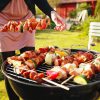 Záhradný gril na drevené uhlie Grill Master s vekom - mobilný, na kolieskach s extra úložným priestorom